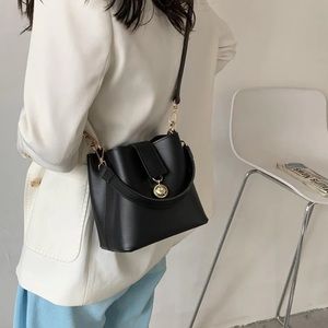 Ivy & Taylor Black Sophia Bag